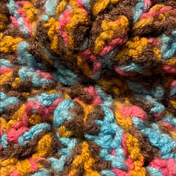 Hand knitted hat (1) - Picture 2 of 4